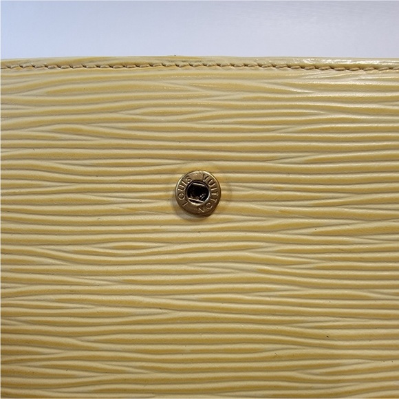 LOUIS VUITTON Epi Viennois Leather Bifold Wallet [ authentic] - Picture 5 of 9